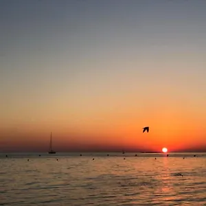 https://seaside-one-room-studio-in-tamanaco-beach.fr-provencehotel.com