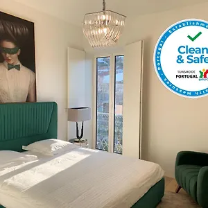 https://new-luxury-avenida-da-liberdade-flat-with-rooftop-and-pool.hotels-lisbon-portugal.com