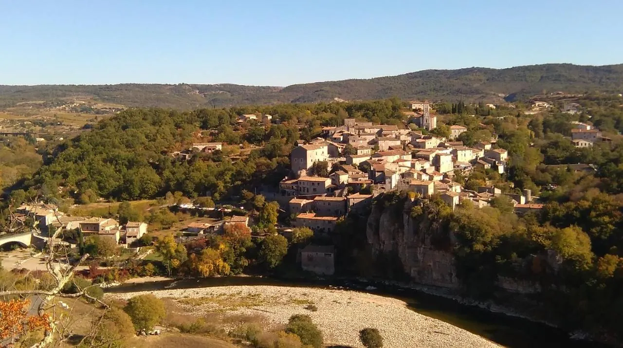 Hôtel Camping La Turelure à Uzer